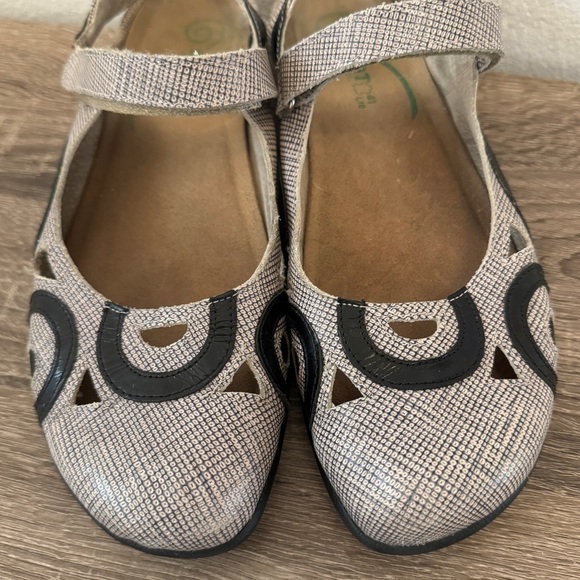 Naot Rongo Mary Jane Slingback Flats, Size 41 (10-10.5) - Picture 3 of 8